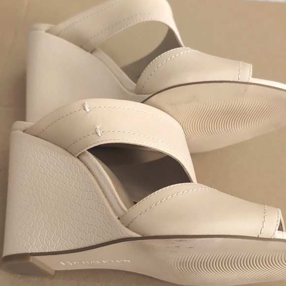 Halston Wedges size 7 - Picture 3 of 4